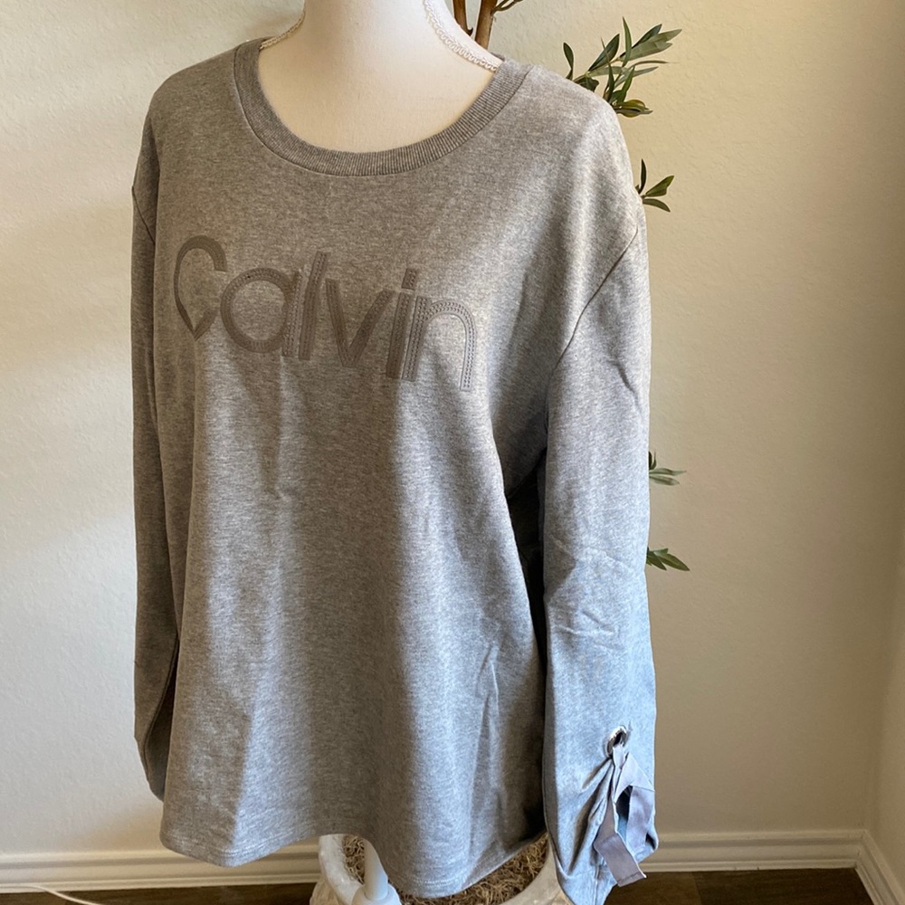 NEW. Calvin Klein active top